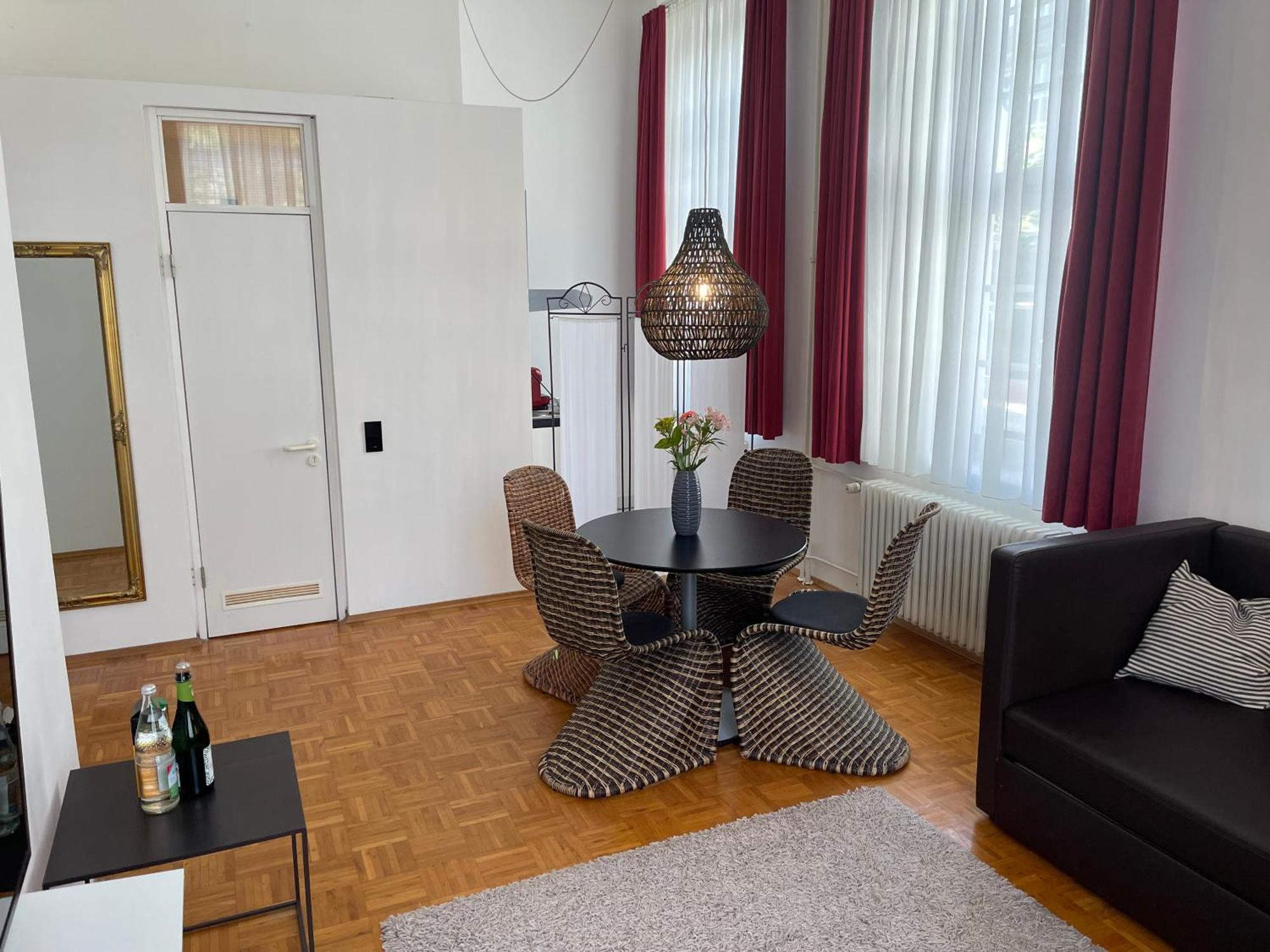 Whliving - Apartments & Studios In Констанц Экстерьер фото